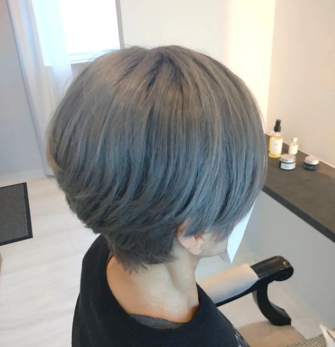 パールグレー